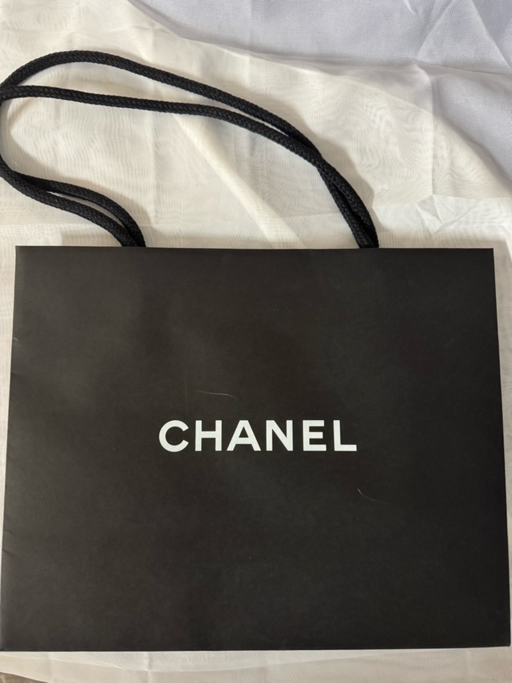CHANEL 💯% Authentic iconic paper shopping bag — see notes — Ideal for gifting.